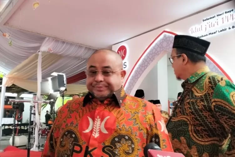 Sekjen PKS Aboe Bakar Al Habsyi menjelaskan penyebab  Prabowo Subianto tak bisa hadir dalam acara yang digelar di kantor DPP PKS yang berada di kawasan Simatupang, Jakarta Selatan, Sabtu (27/4/2024)..