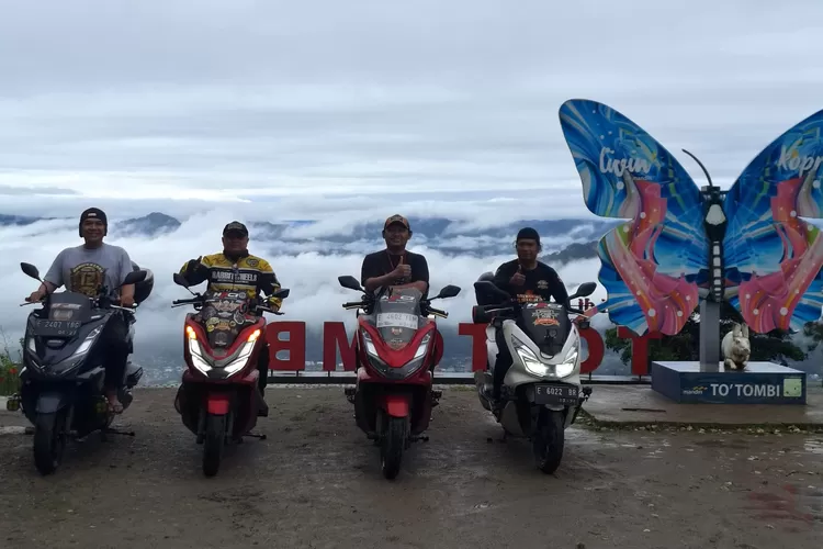 Komunitas Honda PCX Club Indonesia atau HPCI, menggelar gethering nasional di Makassar, dan diikuti oleh sejumlah daerah.
