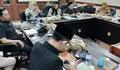 Anggota DPRD Jember Viral Main Game dan Merokok Saat Rapat Paripurna, Terancam Sanksi Berat