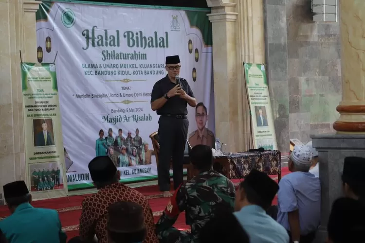 Wakil Ketua DPRD Kota Bandung Dr. H. Edwin Senjaya, S.E., M.M., menghadiri kegiatan Halalbihalal dan Silaturahmi Ulama dan Umaro MUI Kelurahan Kujangsari, Kecamatan Bandung Kidul, di Masjid Ar-Risalah.