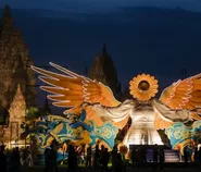 Sunflower Angel Pikat Ribuan Pengunjung di Candi Warisan Dunia Prambanan