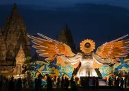 Sunflower Angel Pikat Ribuan Pengunjung di Candi Warisan Dunia Prambanan