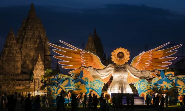 Sunflower Angel Pikat Ribuan Pengunjung di Candi Warisan Dunia Prambanan