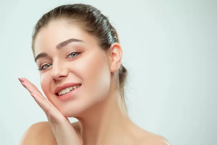 Gak Perlu Produk Mahal, Ini Kebiasaan Mudah untuk Kulit Glowing Alami