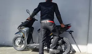  Wajib Tahu! Berikut Cara Aman Menurunkan Standar Tengah Sepeda Motor Honda   