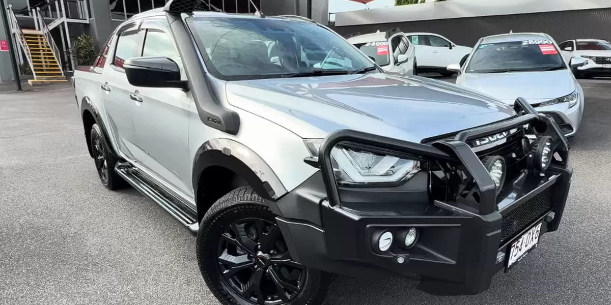  Isuzu D-Max X-Terrain 2023 ini tampil gagah dengan bullbar baja asli  (Tangkapan layar youtube@marvinwijeratneatpacificto4760)