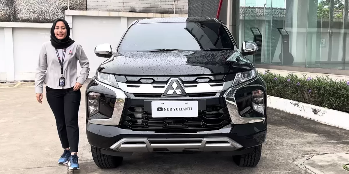 Ilustrasi Pajero GLX 4X4 Manual Hitam 2025. (drive)