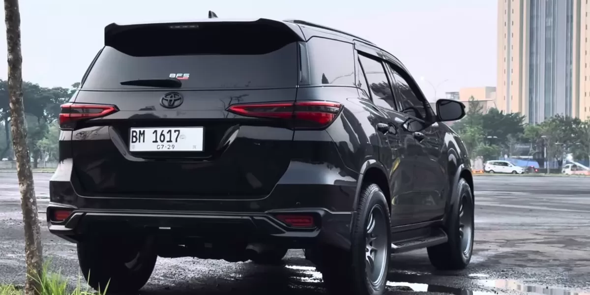 Toyota Fortuner VRZ 2GD tahun 2019 dimodifikasi mulai dari bagian depan sampai belakang. (Tangkapan layar youtube@biasadipanggilseng)