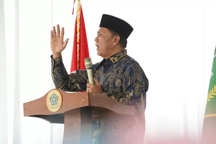 Kakanwil Kemenag Sumut H.Ahmad Qosbi membuka dengan resmi dan menjadi narasumber bimbingan manasik calon jemaah haji (Calhaj) asal Kabupaten Deli Serdang di MAN 2, Sabtu (26/4/2025).