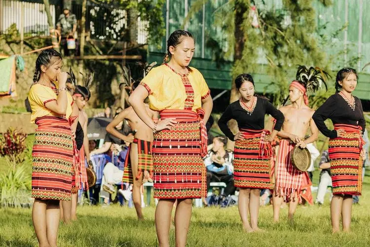 SEPERTI APA BENTUK KOLABORASI BUDAYA YANG ADA? Selain Pertunjukan Seni ...