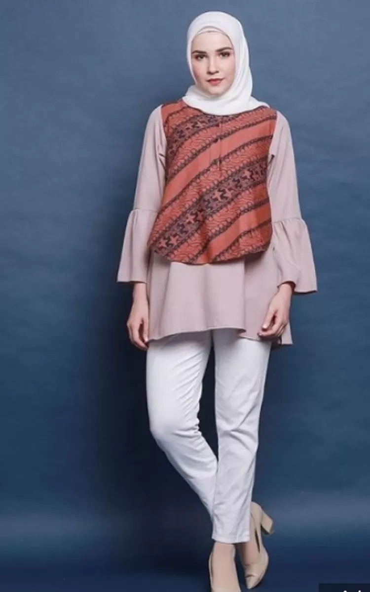 Inilah 10 Inspirasi Baju Batik Kerja Wanita Berhijab Yang Membuat Tampilanmu Lebih Stylish Dan 