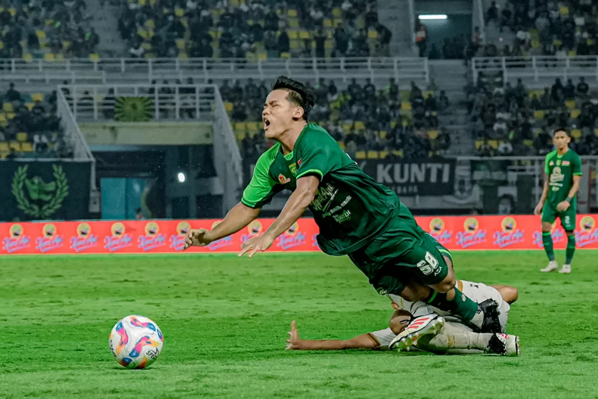 Pemain Persebaya Toni Firmansyah. Foto: Persebaya.id