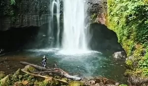  Benar benar Hidden Gem, Tempat Wisata ini Punya Air Terjun yang Super Cantik, Lokasinya ada di kaki Gunung Gede Pangrango, loh!