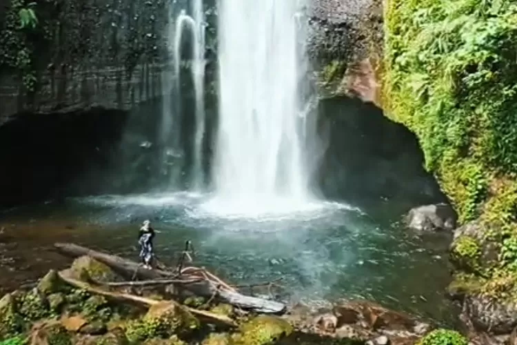 Pesona Curug Cisadane, hidden gem yang ada di kaki gunung Gede Pangrango. (Tangkap layar YouTube.com/Kabar KaBary)