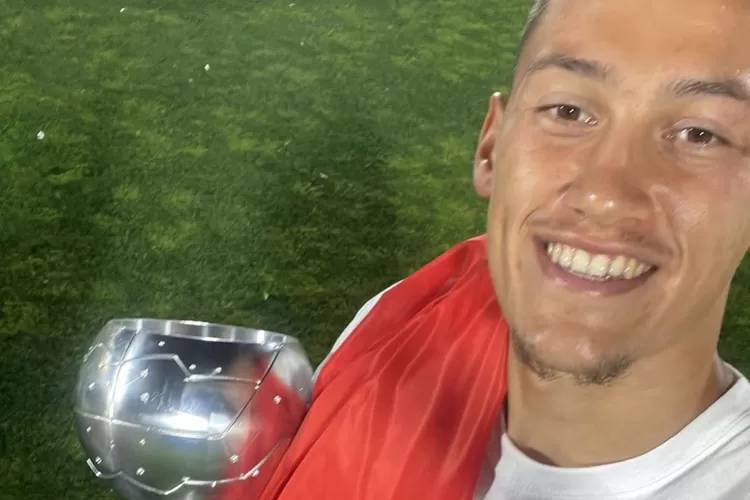 Pemain Venezia, Jay Idzes menjadi pemain Indonesia pertama yang membantu sebuah tim promosi ke Serie A. (Instagram @jayidzes)