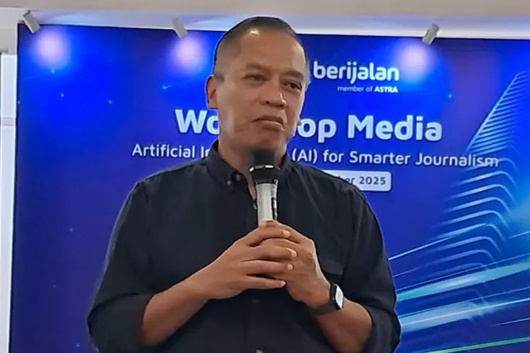 Executive Vice President Digital Business ACC Agung Waluyo Samadi memberikan pengantar dalam Workshop Artificial Intelligence (AI) untuk Jurnalis Yogyakarta, Kamis (23/10/2025).  (Foto: Dok. Istimewa)