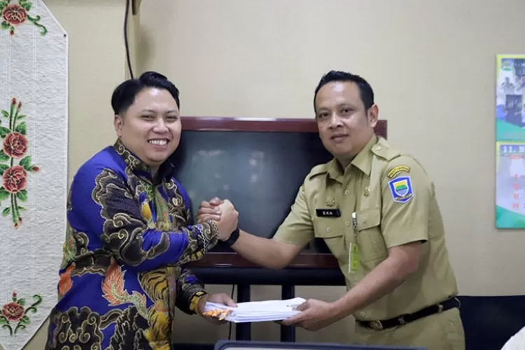 *KET FOTO:* Pimpinan dan anggota Pansus 1 DPRD Kota Bandung menggelar rapat kerja terkait pra finalisasi pembahasan Rancangan Peraturan DPRD Kota Bandung tentang Tata Tertib, Senin, 11 November 2024 (Wawan/Humpro DPRD Kota Bandung)