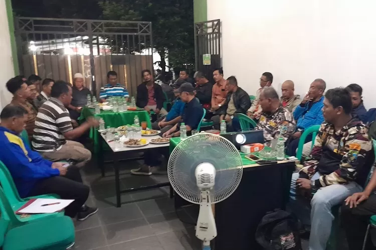 Suasana nobar yang digagas oleh Koramil 06 Cimanggis. (ANDIKA EKA/RADAR DEPOK)