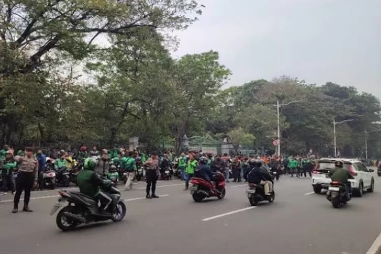 Polda Metro Jaya kerahkan ribuan personel untuk amankan demo ojol di Jakarta hari ini