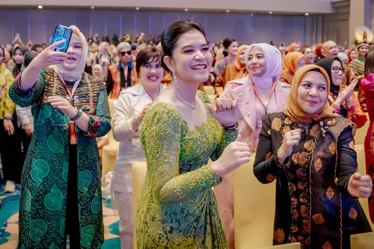 Kahiyang Ayu hadiri HUT ke-44 Dekranas, dihadiri Ibu Negara Iriana Joko Widodo di Solo, Rabu (15/5/2024).