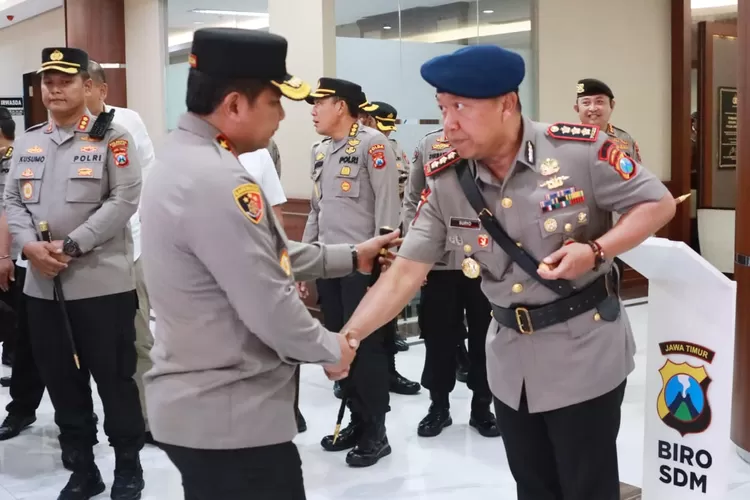 Polda Jatim Mutasi Sejumlah Kapolres, Mulai Dari Gresik Hingga Madura ...