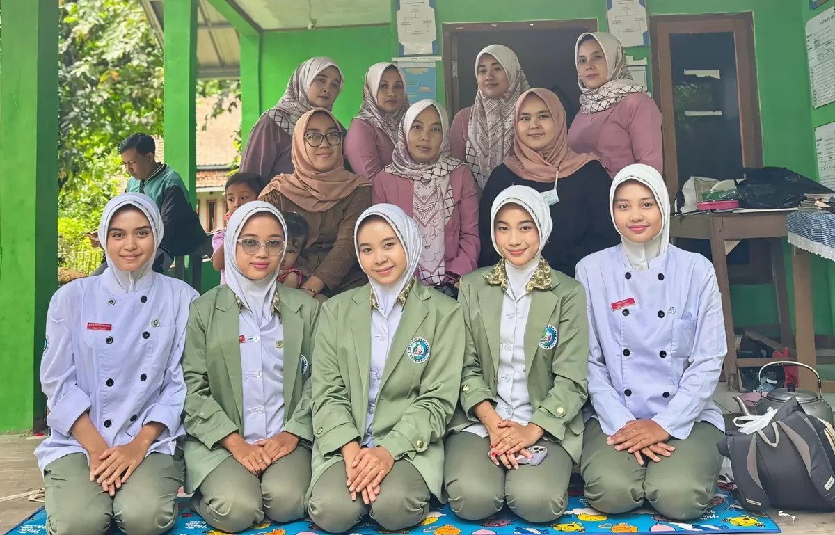 Mahasiswa Institut Kesehatan Rajawali hadirkan program "SAPA" dan "SEBOTOL EMAS" di Posyandu Kenanga
