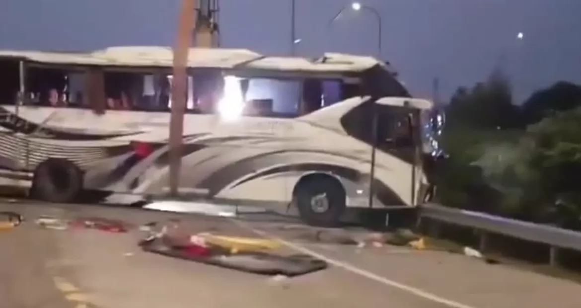 Kecelakaan Maut Di Tol Cipali Arah Jakarta, 12 Penumpang Bus Handoyo ...