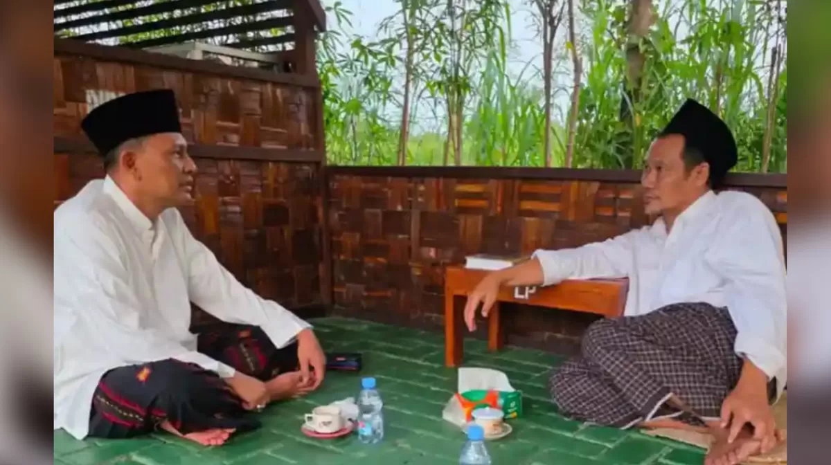 Bendahara Umum PBNU Gus Gudfan dan KH Ahmad Bahauddin Nursalim (Gus Baha). (FOTO Ist)