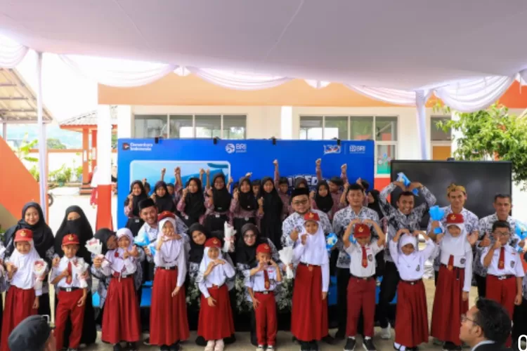 BRI Peduli ikut rayakan bari guru nasional (Foto: Iist)