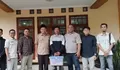 Jual Gorengan Keliling Sambil Kuliah, Mahasiswa Dari Garut Ini Dapat Hadiah Wisuda dari Presiden Prabowo