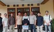Jual Gorengan Keliling Sambil Kuliah, Mahasiswa Dari Garut Ini Dapat Hadiah Wisuda dari Presiden Prabowo