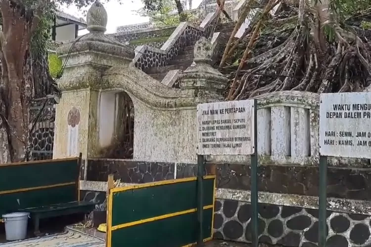 Jejak Sejarah Dan Spiritualitas Di Pertapaan Kembang Lampir, Gunung ...