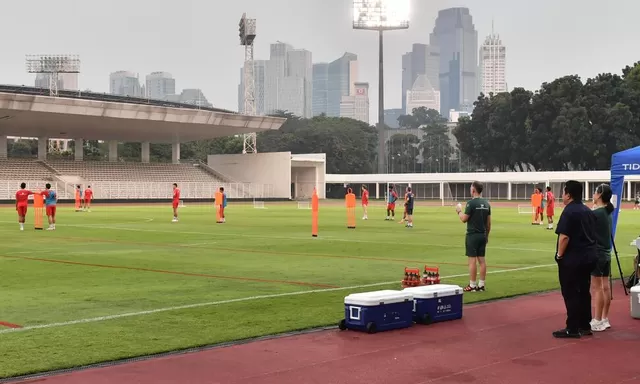 Viral Tak Peluk Elkan Baggott, Erick Thohir Beri Jawaban Kocak