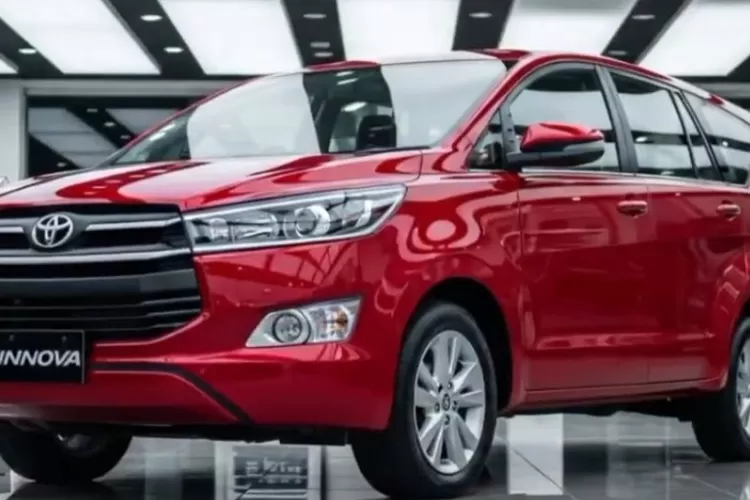 Toyota Kijang Innova 2025 di Indonesia hadir dengan penyegaran desain, fitur tambahan, spesifikasi yang lebih modern, dan harga yang bersaing di segmen MPV. (Tangkapan Layar YouTube Auto Nusantara)