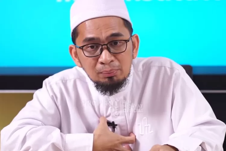 Ustaz Adi Hidayat bongkar tentang amalan salat tajahud selama Ramadan (Tangkapan Layar YouTube Adi Hidayat Official)