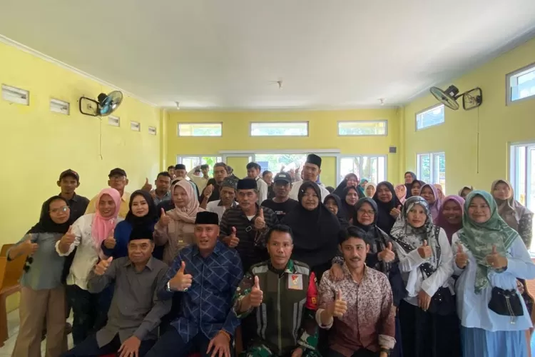 Anggota DPRD Jawa Barat, Hasbullah Rahmad saat melakukan Pengawasan Penyelenggaraan Pemerintah Provinsi Jawa Barat, di Jalan Caringin RT3/4, Kelurahan Bedahan, Kecamatan Sawangan, Kota Depok.  (DOKUMEN RADAR DEPOK)