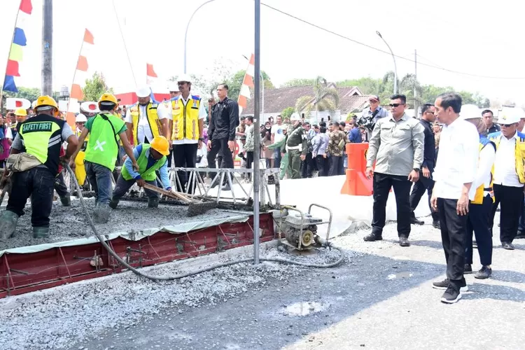 Sempat Viral Karena Rusak Parah, Perbaikan Jalan Di Lampung Senilai ...