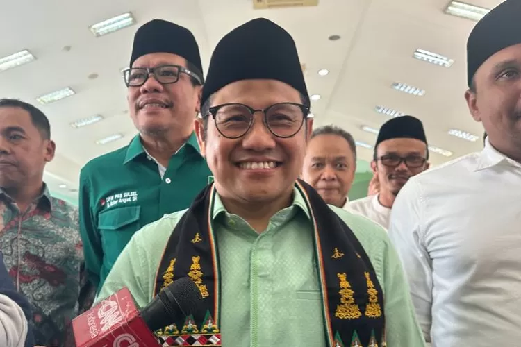 Ketua Umum DPP PKB Muhaimin Iskandar menyerahkan rekomandasi bacalon Pilkada Serentak 2024 di Sulsel.