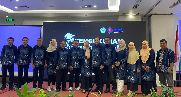 Fisip Unismuh Luwuk Banggai Gelar Pengukuhan Sarjana Berikut