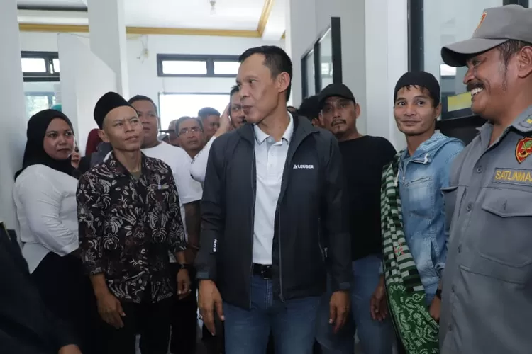 Jaro Ade Tinjau Proyek Jalan Tambang dan Serap Aspirasi Warga Terdampak di Rumpin. (Foto/Humas Kabupaten Bogor.)