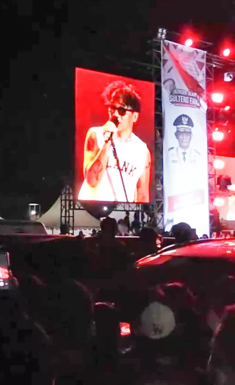 Konser grup band Slank di Kota Palu pada Kamis malam (29/8/2024).