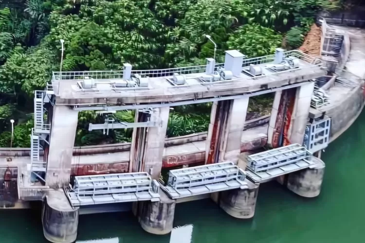 Inalum telah memulai transisi energi dengan mengandalkan PLTA Tangga dan PLTA Sigura Gura, yang menggunakan aliran air Danau Toba sebagai sumber tenaga.