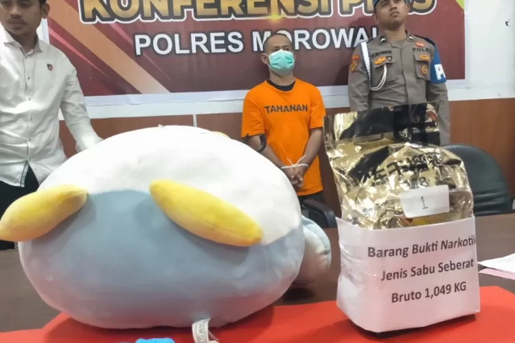 Konferensi pers pengungkapan 1.049 kilogram sabu di Mapolres Morowali (Ist/Metrosulteng)