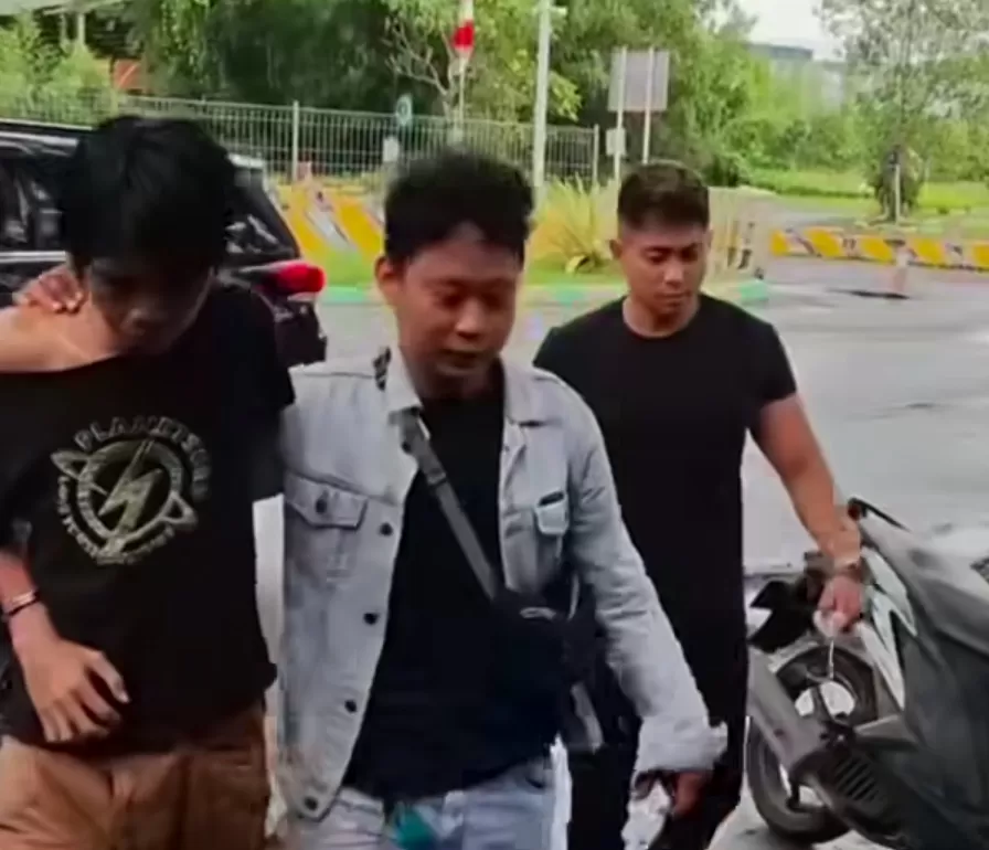 BERHASIL: Tim gabungan dari Jatanras Polda Kaltim, Polresta Balikpapan, dan Polsek Balikpapan Barat berhasil menangkap AR (kiri) pembunuh ibu kandungnya, Sabtu (24/8/2024). (MEDSOS)