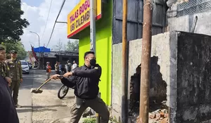 TPS dan Bangunan Liar Puncak Bogor Ditertibkan