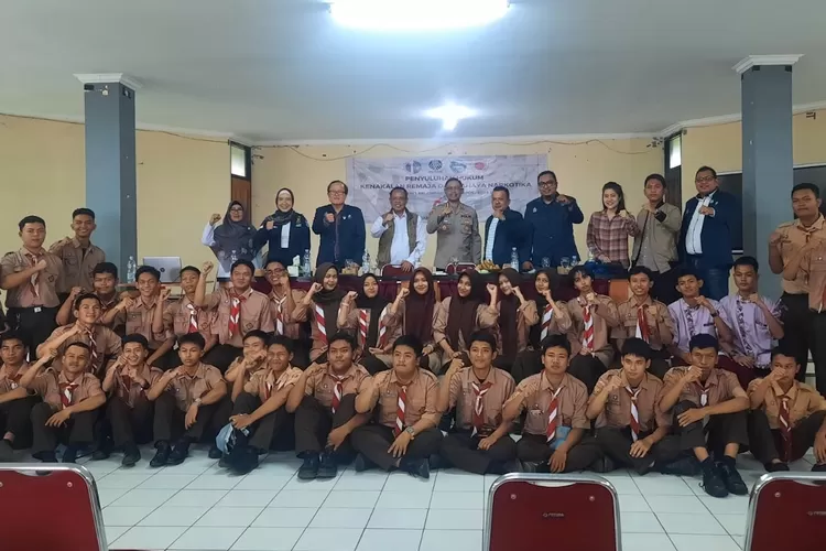 SMKN 1 Depok mengadakan penyuluhan hukum kenakalan remaja dan bahaya narkotika, di aula sekolah, Rabu (15/11). (Radar Depok)