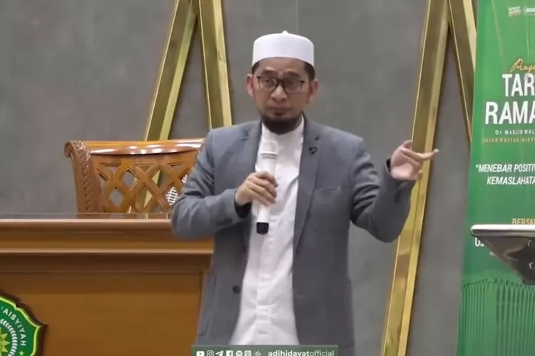 Ustaz Adi Hidayat (Tangkapan Layar YouTube Adi Hidayat Official)