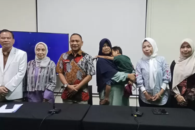 Kesalahpahaman keluarga pasien Ahmad Syamil Alfazy di RSUD dr Chasbullah Abdulmadjid Kota Bekasi berakhir damai, Kamis (30/11/2023). (FOTO: Dharma/Suarakarya.id)