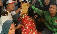 Komunitas Ojol Tunjukkan Solidaritas di Pemakaman Affan Kurniawan