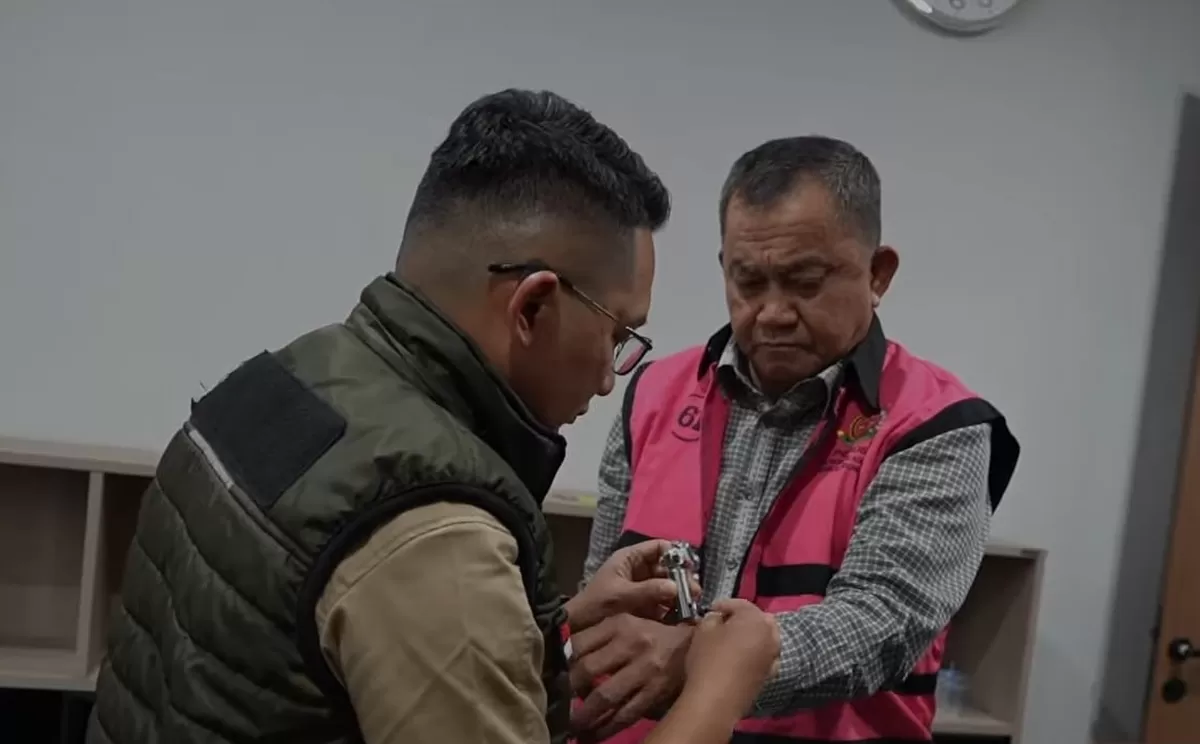 Foto : Mantan Wakil Kepala BGN Lodewyk Pusung ajukan sidang praperadilan terkait penetapan tersangka kasus BGN. (YouTube/Kejaksaan RI)